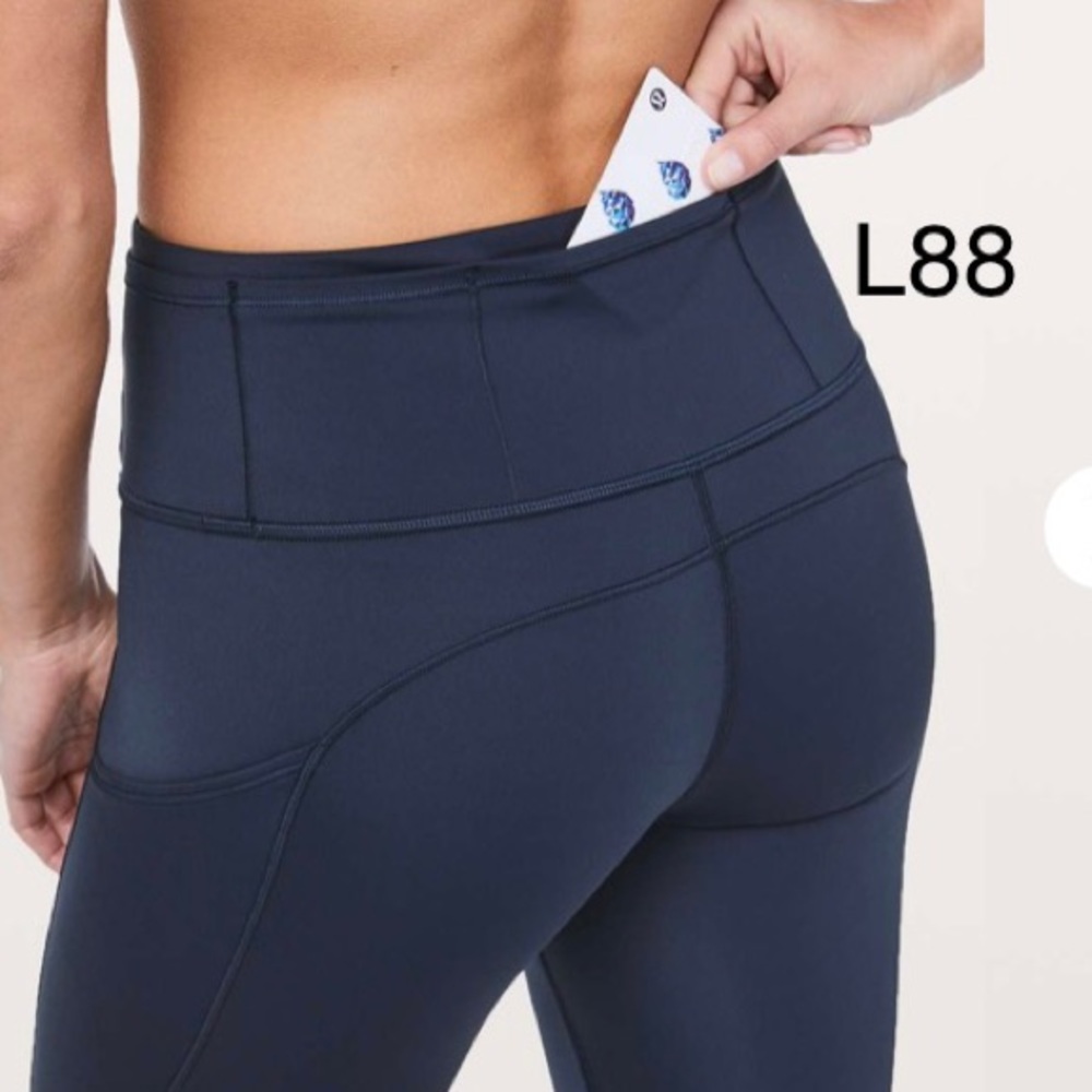 Lululemon Fast & Free Full Length
Tight *Non-Reflective 28"
True Navy